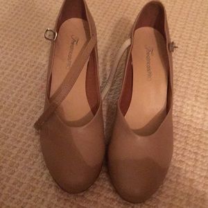 Theatrics pro dance heeled shoes tan